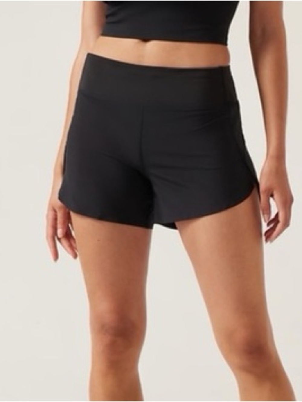 Athleta Run With It 4.5” Shorts in Black Size S